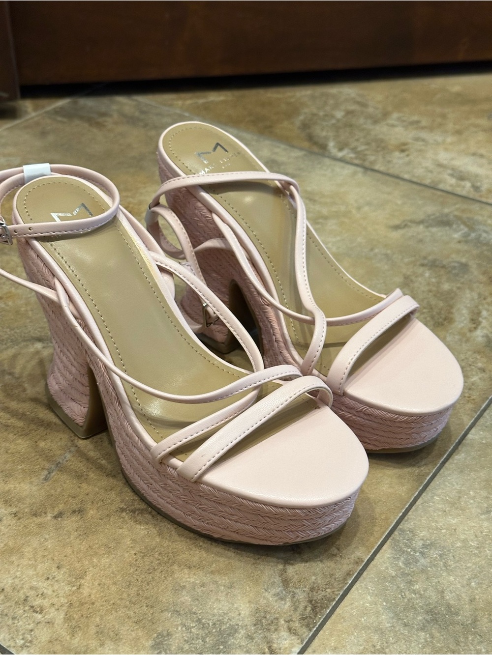 NEW Women’s Marc Fisher Blush Pink Platform Strappy Sandals